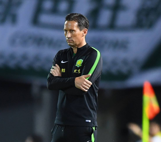 九游网站 -关于集结日荷甲传出新动向，新疆广汇官宣签约，管理层表态——悬念犹存，更衣室氛围转暖的信息